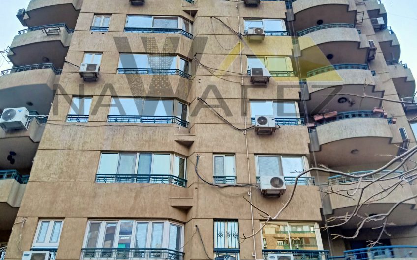 شقة للبيع 220 متر بإطلالة رائعة بالقرب من النادى الاهلى مسجلة ولها حصة جراج على الفرش والسكن