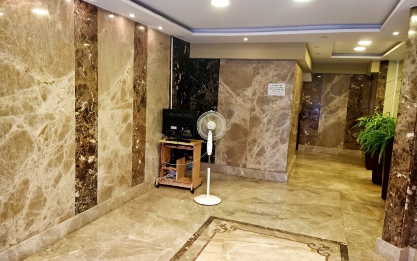 شقة للبيع 280 متر عمارة حديثة راقية شارع اتجاهيين  خطوات من شارع وميدان الحجاز