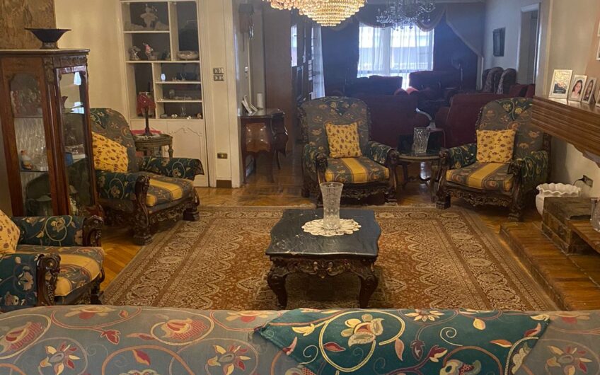 شقة للبيع 330 متر عقد مسجل مكان جراج موقع مميز تانى عمارة من مصطفى النحاس خطوات من مكرم