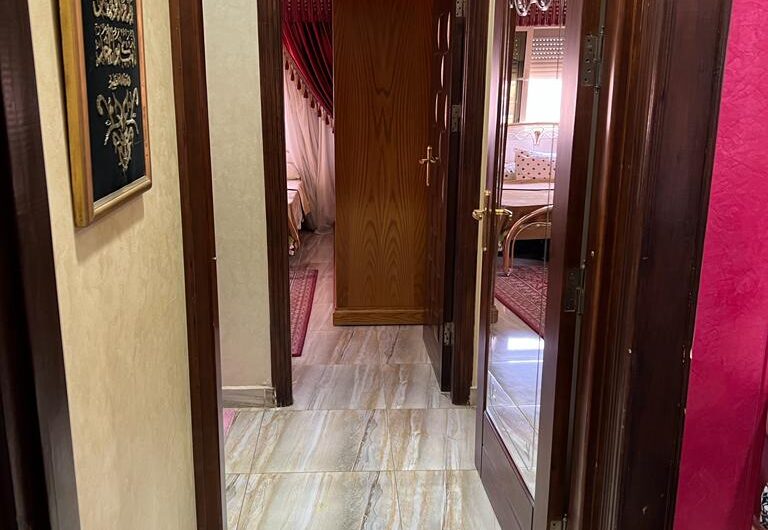 شقة للبيع التجمع الخامس بشمال الشويفات تشطيب جديد مدخل خاص فيو مفتوح