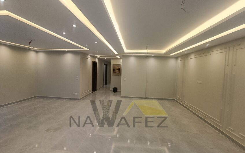 شقة للبيع فى مدينة نصر اول سكن خطوات من النادى الاهلى عقدها مسجل لها جراج بحرى صريح تشطيب جديد