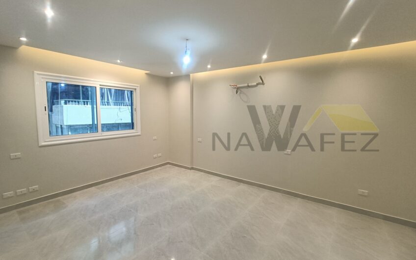 شقة للبيع فى مدينة نصر اول سكن خطوات من النادى الاهلى عقدها مسجل لها جراج بحرى صريح تشطيب جديد