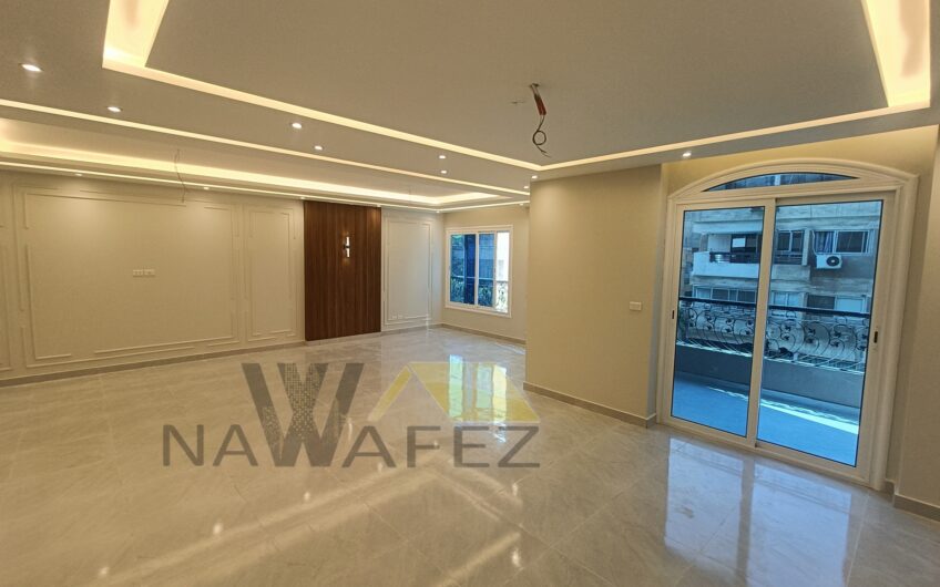 شقة للبيع فى مدينة نصر اول سكن خطوات من النادى الاهلى عقدها مسجل لها جراج بحرى صريح تشطيب جديد