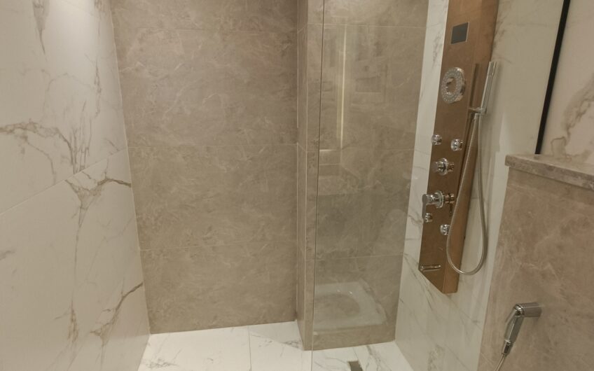 شقة مميزة للبيع فى مدينة نصر تشطيب جديد عقد مسجل مع حصة جراج موقع مميز خطوات من النادى الاهلى