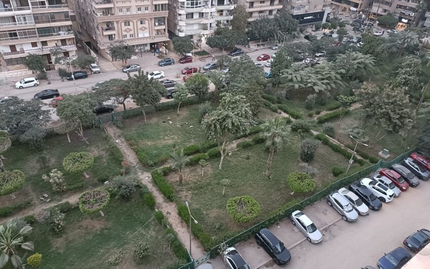 شقة للبيع على الفرش والسكن فى مدينة نصر عقد مسجل فيو حديقة خطوات لمكرم عبيد الرئيسى