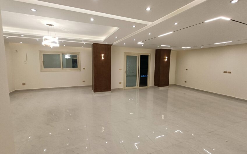 شقة للبيع فى مصطفى النحاس الرئيسى 270 متر العمارة حديثة تشطيب جديد اول سكن عقد مسجل شهر عقارى